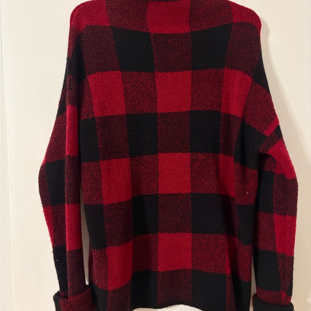 Tahari Black and Red Knit Top